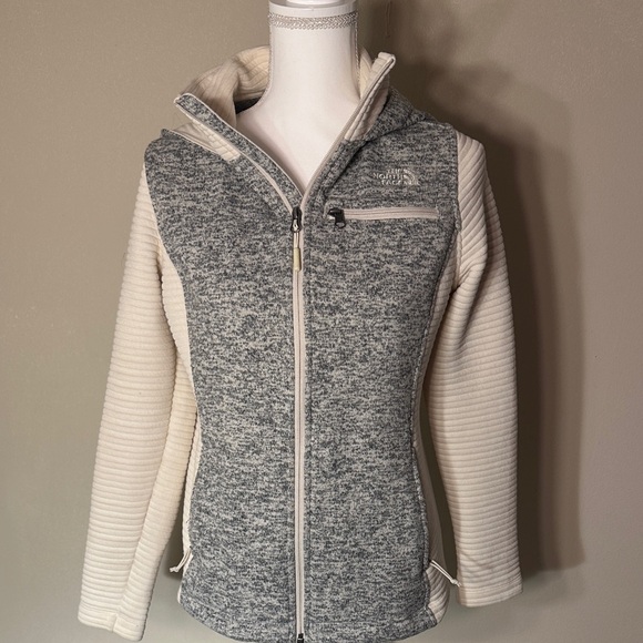 The North Face Heather Gray and Cream Fleece Jacket - Picture 1 of 9
